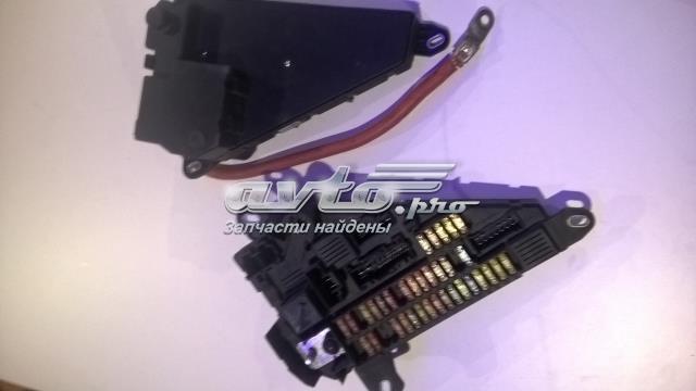 Блок предохранителей задний, салонный 61146906618 BMW