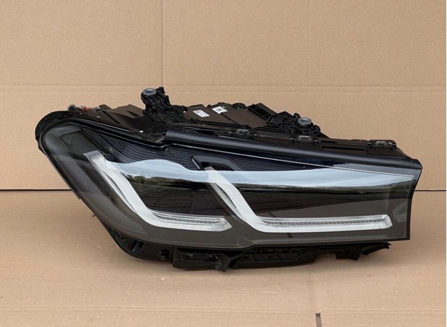 Фара правая 63118084380 BMW