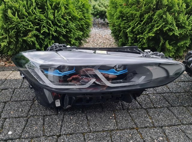 Вставка фары правой 63119851042 BMW