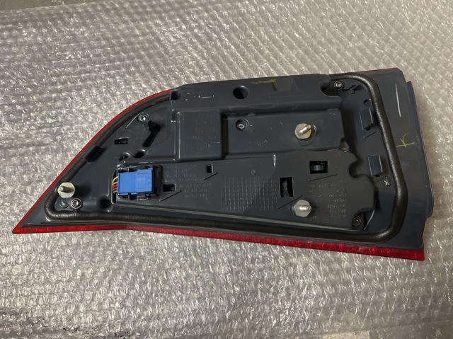 63217329046 BMW Фонарь задний правый внутренний купить в Киев