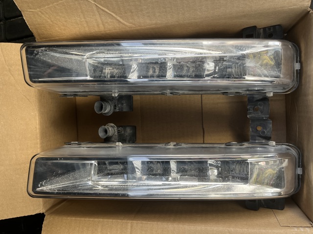 Противотуманка правая 7349132 BMW