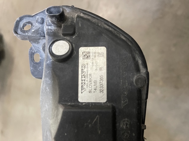 32337365 VOLVO Фара противотуманная правая купить в Ирпень