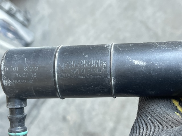 95B955978 PORSCHE Держатель форсунки омывателя фары (подъемный цилиндр) купить в Львов