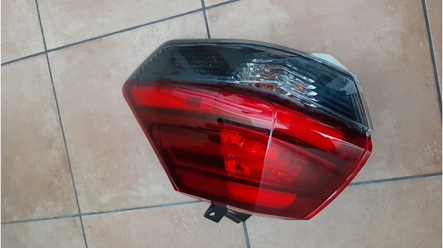 Задний правый внешний фонарь 265506FL0D NISSAN