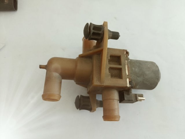 MERCEDES 0018300684 Кран печки в наличии Винница