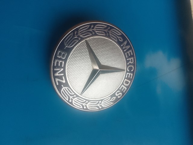 Фирменный значек капота 1298880116 MERCEDES
