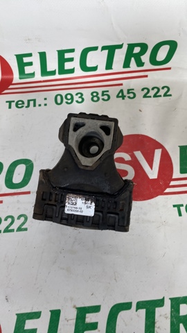 Правая опора двигателя 22116887268 BMW