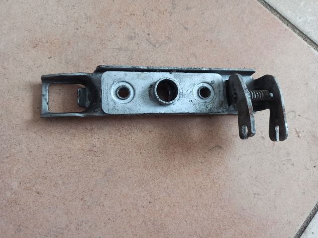 Замок крышки капота 6397500650 MERCEDES