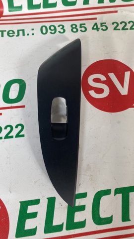 Накладка кнопки стеклоподъёмника заднего левого 829613NF0A NISSAN