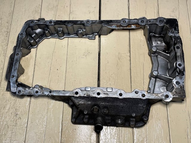 Поддон масляный картера двигателя, верхняя часть 0301Q5 PEUGEOT