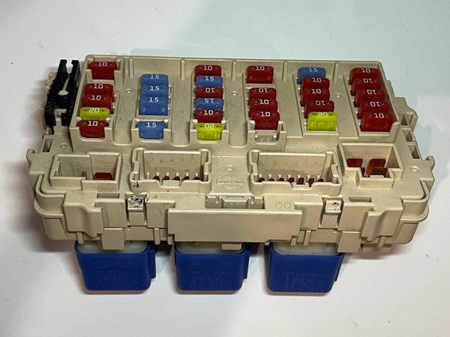 Монтажный блок 24350EQ300 NISSAN