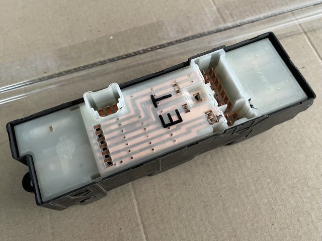 25401EQ305 NISSAN Кнопочный блок управления стеклоподъемником передний левый купить в Черновцы