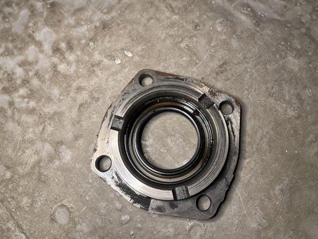 PEUGEOT 300934 Сальник полуоси переднего моста левой в наличии Харьков