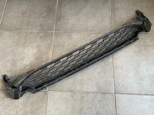 Решетка на бампер 51118064599 BMW