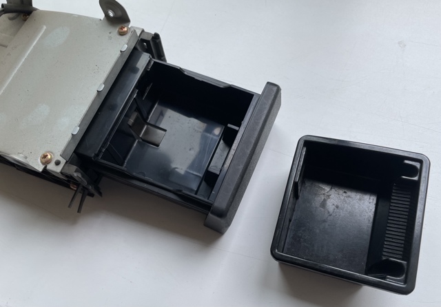 Пепельница 68800EQ400 NISSAN