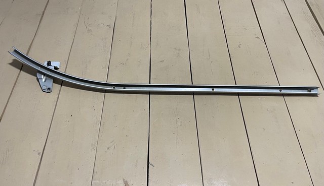 Рельс направляющей сдвижной двери, верхний правый 9033Q8 PEUGEOT