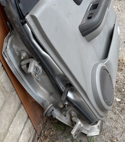 NISSAN H01008H7MM Дверь передняя правая в наличии Украина