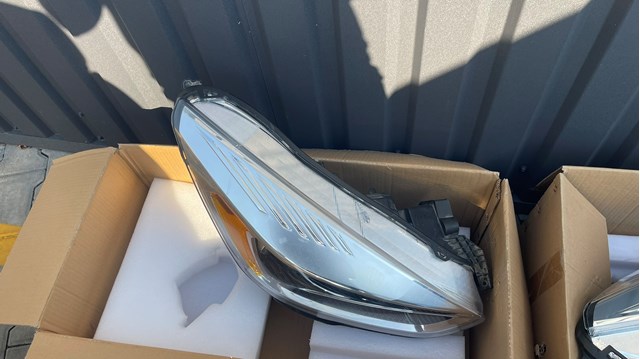 GJ5Z13008N Фара правая купить Павлоград