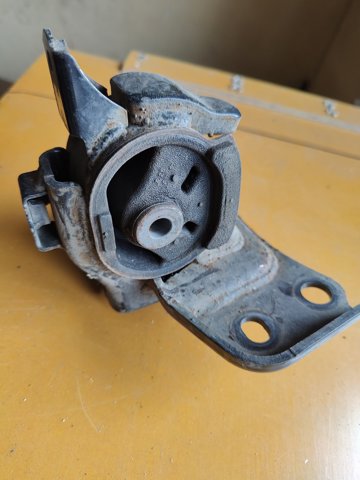 TOYOTA 1237237110 Подушка (опора) двигателя левая в наличии Житомир