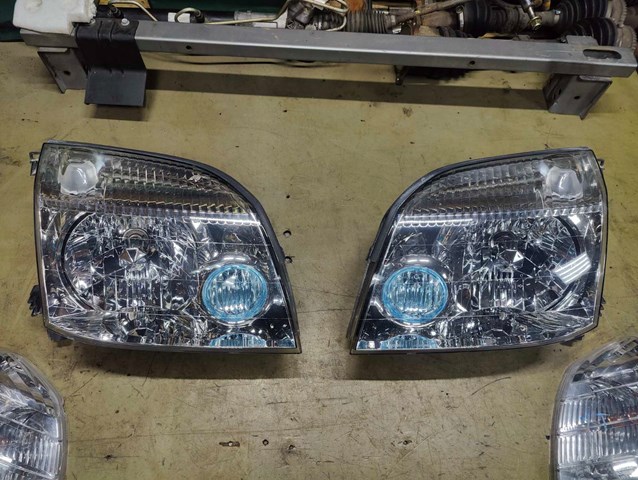 Фара передняя правая 260108H925 NISSAN