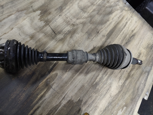 Левая полуось 4342047030 TOYOTA