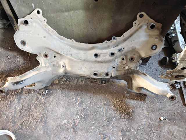 Подрамник передней подвески 5120112441 TOYOTA