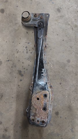 Балка крепления двигателя 5120405031 TOYOTA