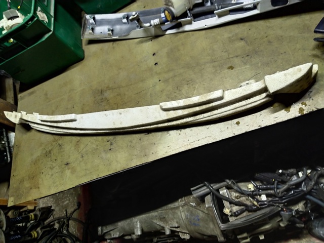 Энергопоглотитель переднего бампера 5261147080 TOYOTA