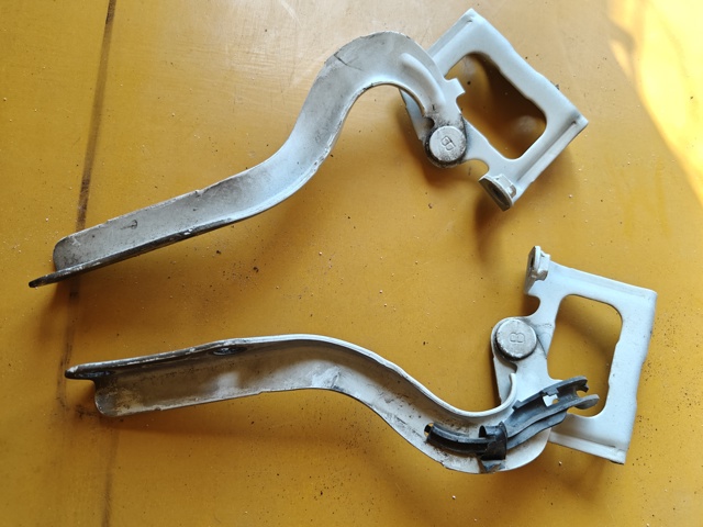5342047070 TOYOTA Петля капота левая купить в Ирпень