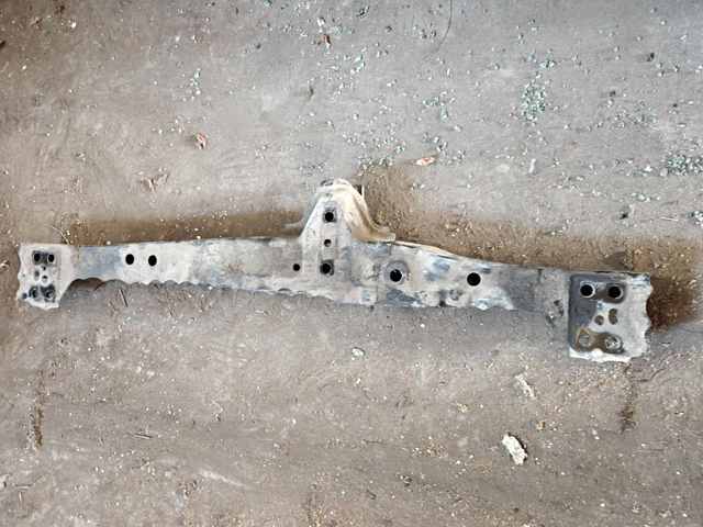 Балка радиатора нижняя 5710447020 TOYOTA