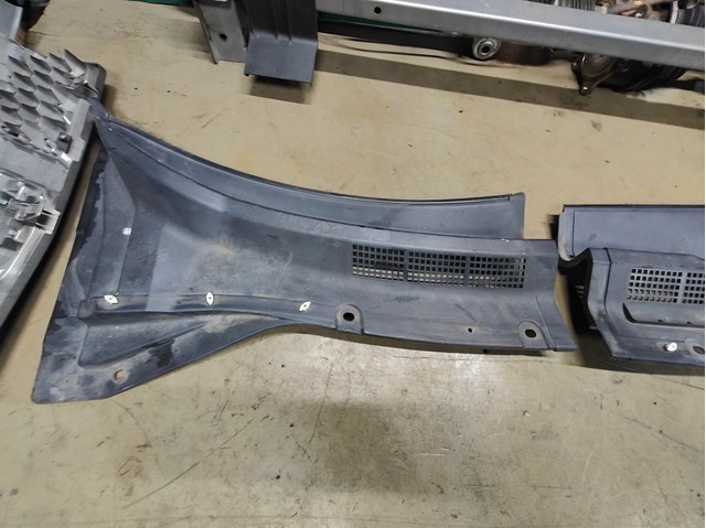 Водосток лобового стекла, жабо 668628H900 NISSAN
