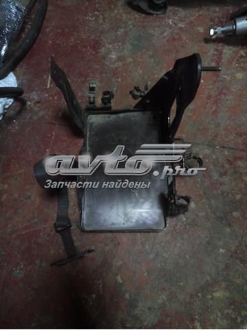 Подставка аккумулятора 68322727AA CHRYSLER
