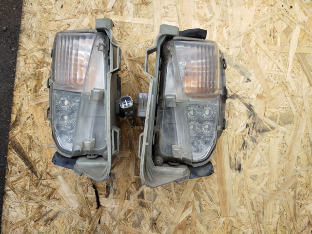 Поворотник правый 8151147050 TOYOTA