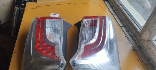 Задняя правая фара 8155147170 TOYOTA
