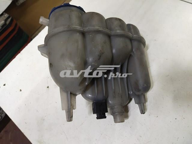 Бачок системы охлаждения двигателя расширительный 8W0121405E VAG