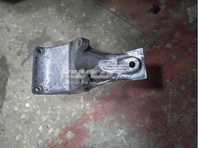 Кронштейн подушки (опоры) двигателя, левой A6122230204 MERCEDES
