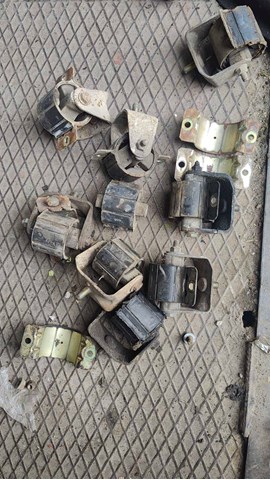 Кронштейн подушки коробки передач A9012400440 MERCEDES