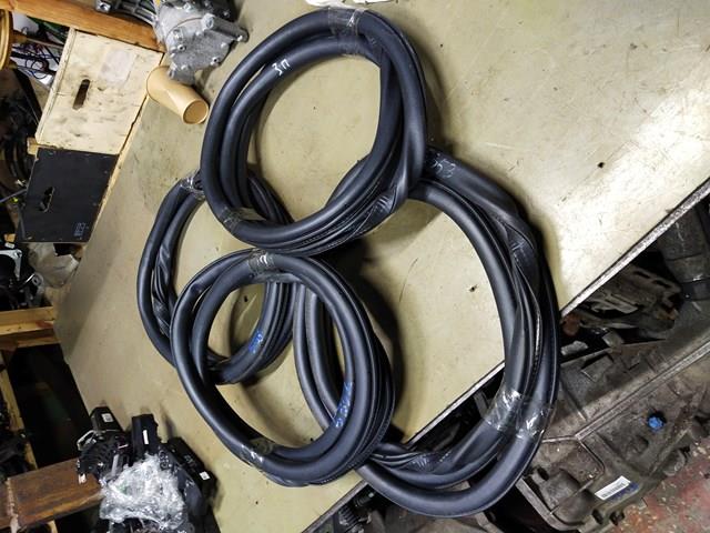 Уплотнитель двери задка кузова EJ7Z78404A06A FORD