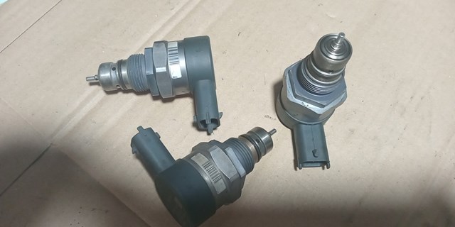 BOSCH 281006017 Регулятор давления топлива в топливной рейке в наличии Полтава