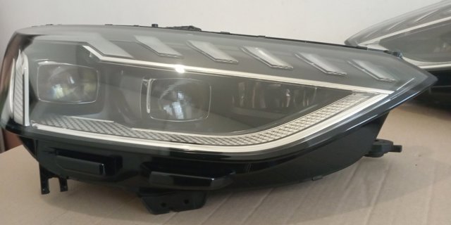 VAG 8W0941036E Правая фара в наличии Каменское