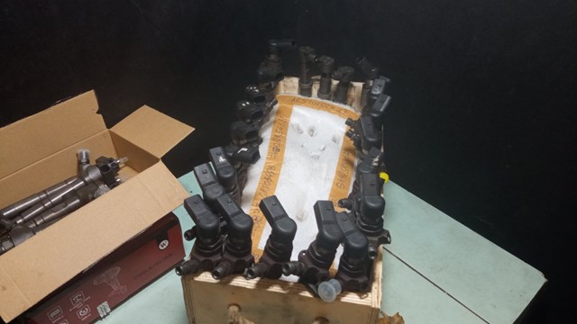 LR008837 LAND ROVER Топливные форсунки купить в Днепр