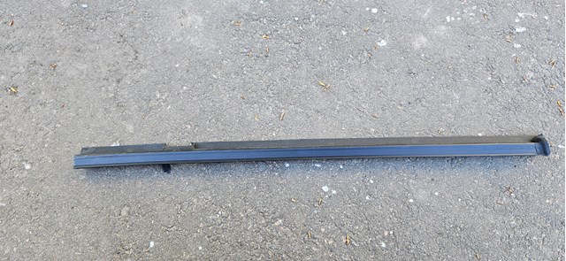 31845556 VOLVO Уплотнитель стекла двери передней левой внутренний (планка) купить в Кривой Рог