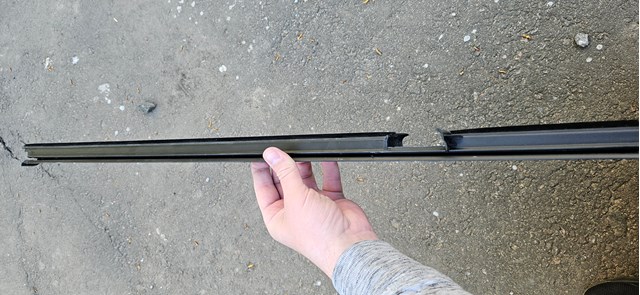 VOLVO 31845556 Уплотнитель стекла двери передней левой внутренний (планка) в наличии Павлоград