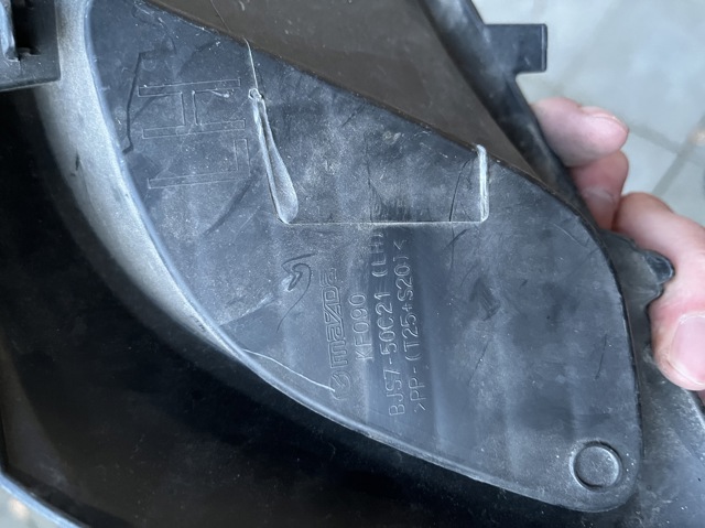 MAZDA BJS750C21 Заглушка (решетка) противотуманных фар бампера переднего левая в наличии Сумы