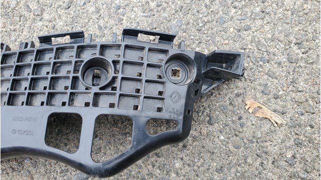 TOYOTA 52536F4010 Кронштейн бампера переднего левый в наличии Украина
