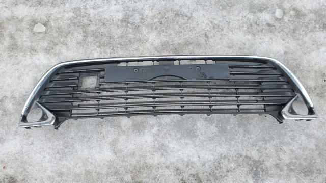 Решетка радиатора 5310233021 TOYOTA