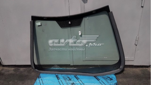 TOYOTA 5610102A61 Стекло лобовое  в наличии Ирпень