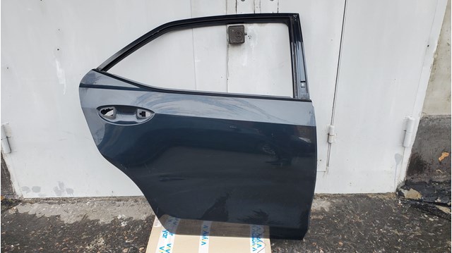 Задняя правая дверь 6700302410 TOYOTA