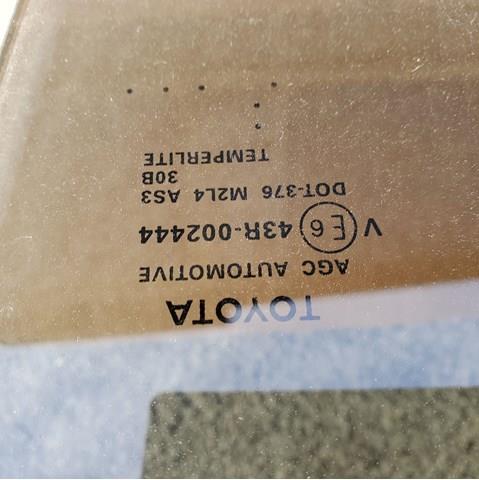 681040E090 TOYOTA Стекло двери задней левой купить в Киев
