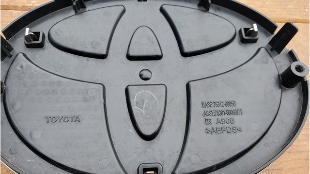 7530160060 Эмблема решетки радиатора купить Житомир